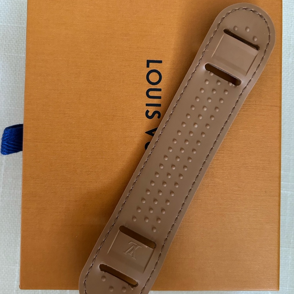 NEW Louis Vuitton Monogram Strap Shoulder “Pad” - Picture 5 of 10
